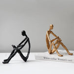 statuette moderne minimaliste or noir texture rugueuse stylisée acrobatie décoration pièce ornement figure