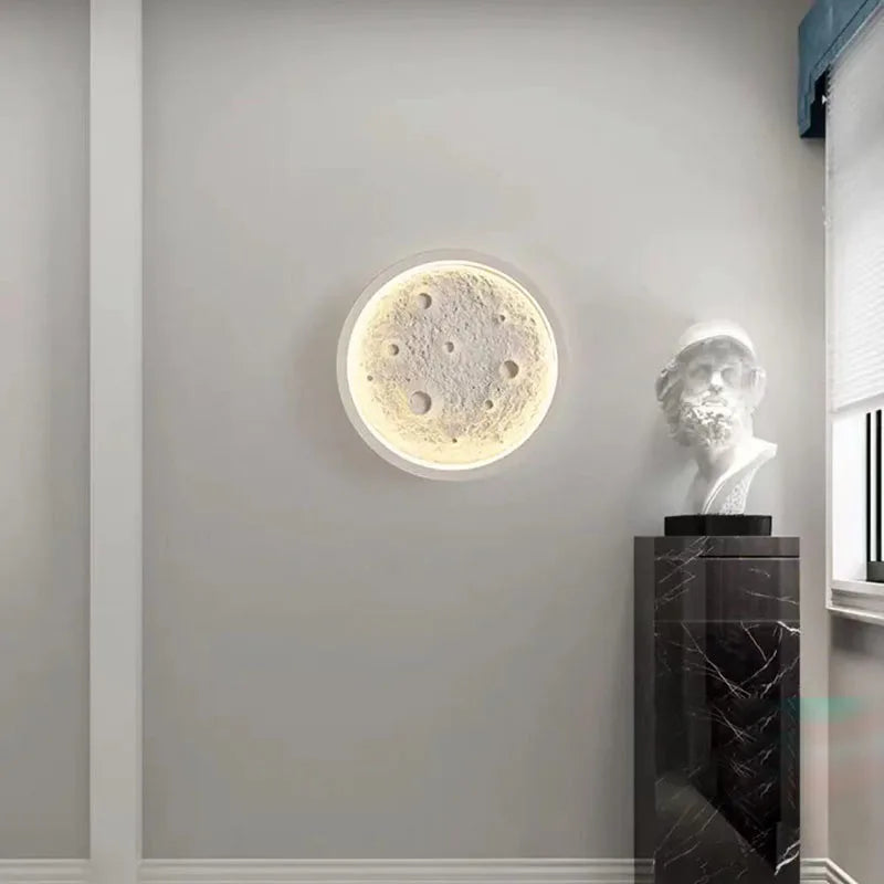 Détail des reliefs tridimensionnels de l'applique murale design