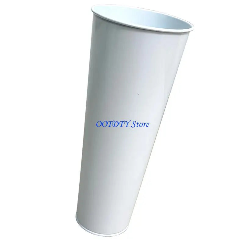 vases métal blanc modernes différents tailles decoration intérieure élancés cônes