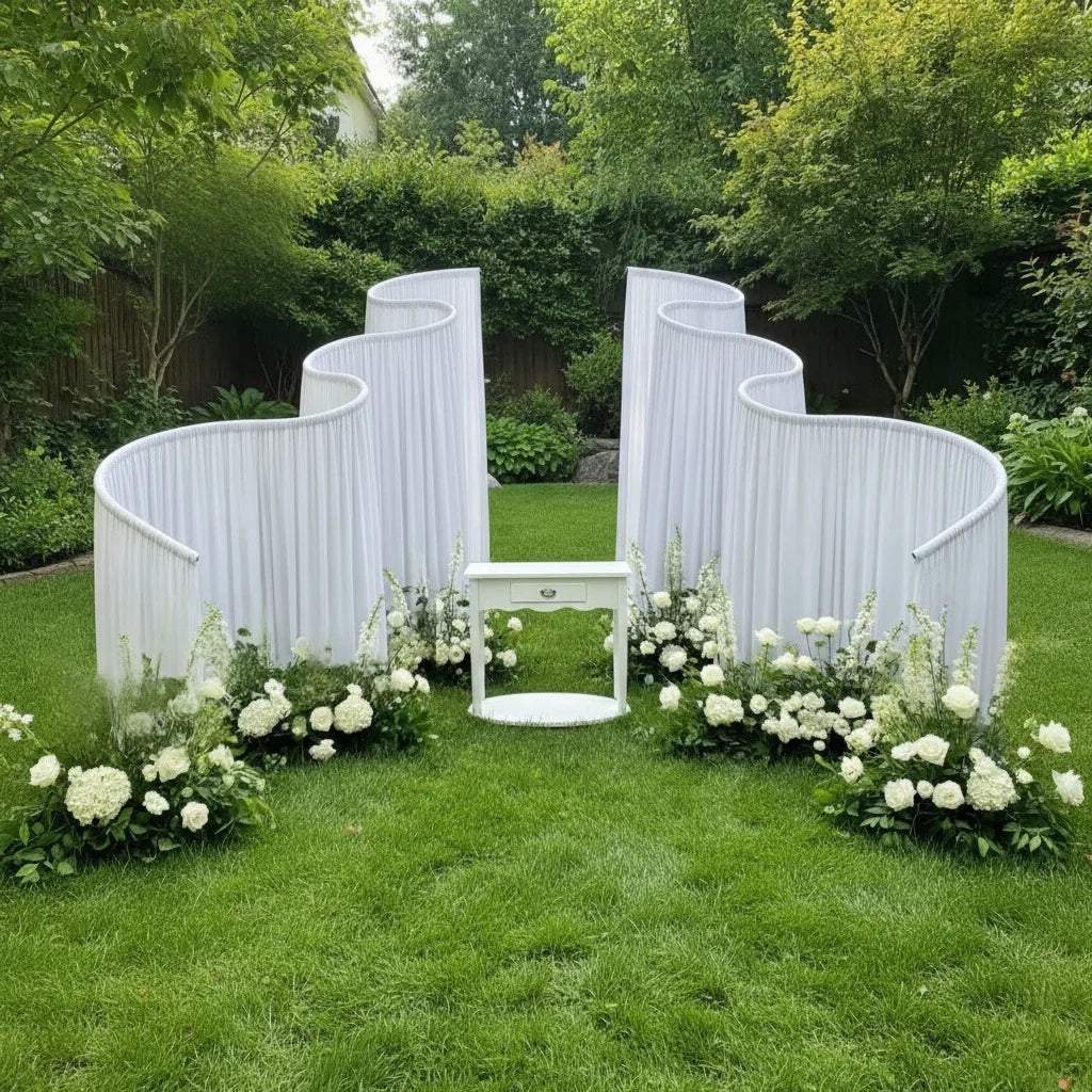 arche métal blanc tissu plissé décoration cérémonie mariage moderne élégante structure fixée base circulaire