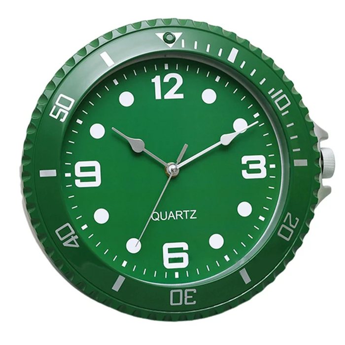 Horloge murale design moderne avec cadran vert olive et échelles blanches