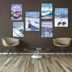 Cette image présente une sélection d'affiches de stations de ski dans les montagnes françaises, avec des scènes de paysages enneigés et d'activités hivernales.