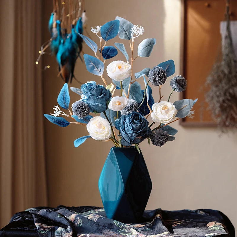 bouquet fleurs artificielles vase bleu foncé blanc crème modernes décoration intérieure mariage anniversaire