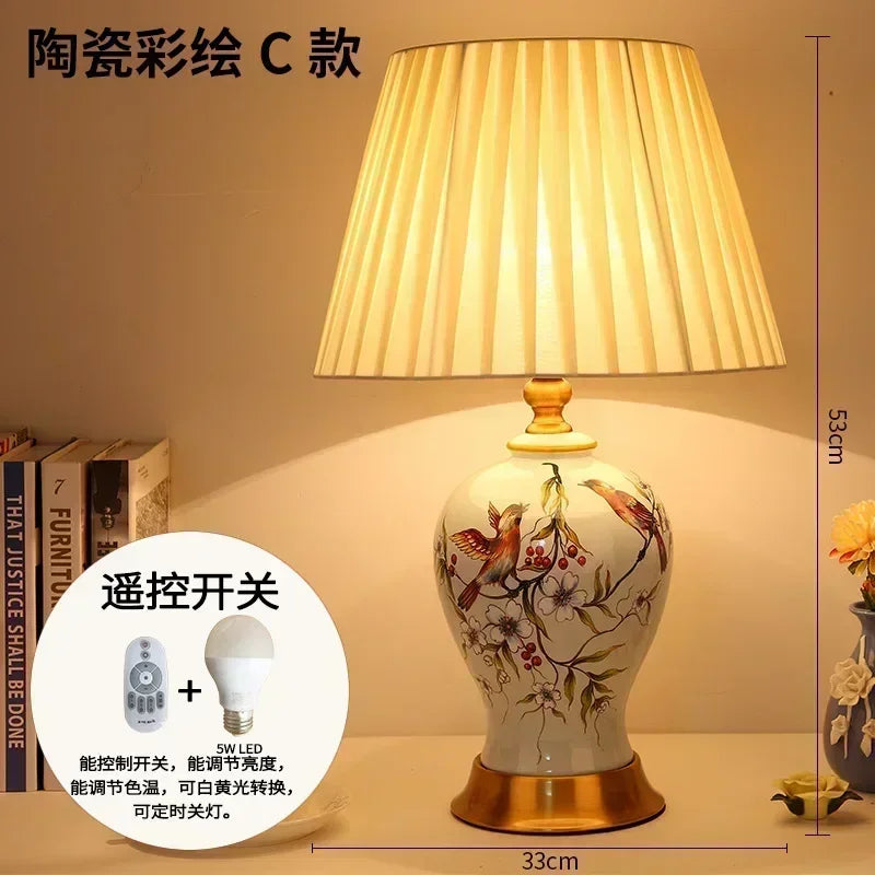 lampe table céramique motifs floraux abat jour plissé base dorée classique blanc bleu vert