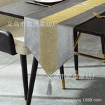 nappe décorative moderne tissu uni strass central franges couleur noir rouge or élégante table