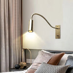 Détail de l'applique murale LED avec bras réglable et abat-jour coloré