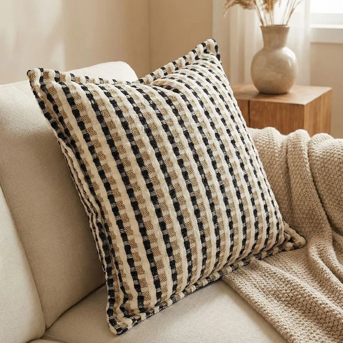 housse coussin carré rayé moderne nordique 100 polyester beige noir opacité bordure chenille 45x45cm
