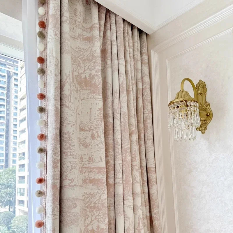 rideau rose clair vintage toile jouy classique opacité fenêtre pompons moderne