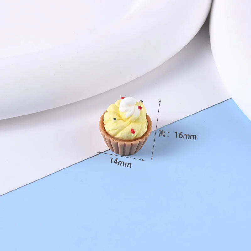 miniatures desserts blanc beige rouge vert bleu jaune crème gâteau biscuits fruits réaliste