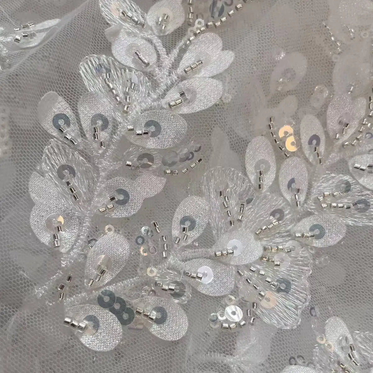 tissu décoratif gris clair feuilles relief sequins semi transparent brodé élégant polyester 150cm 128cm