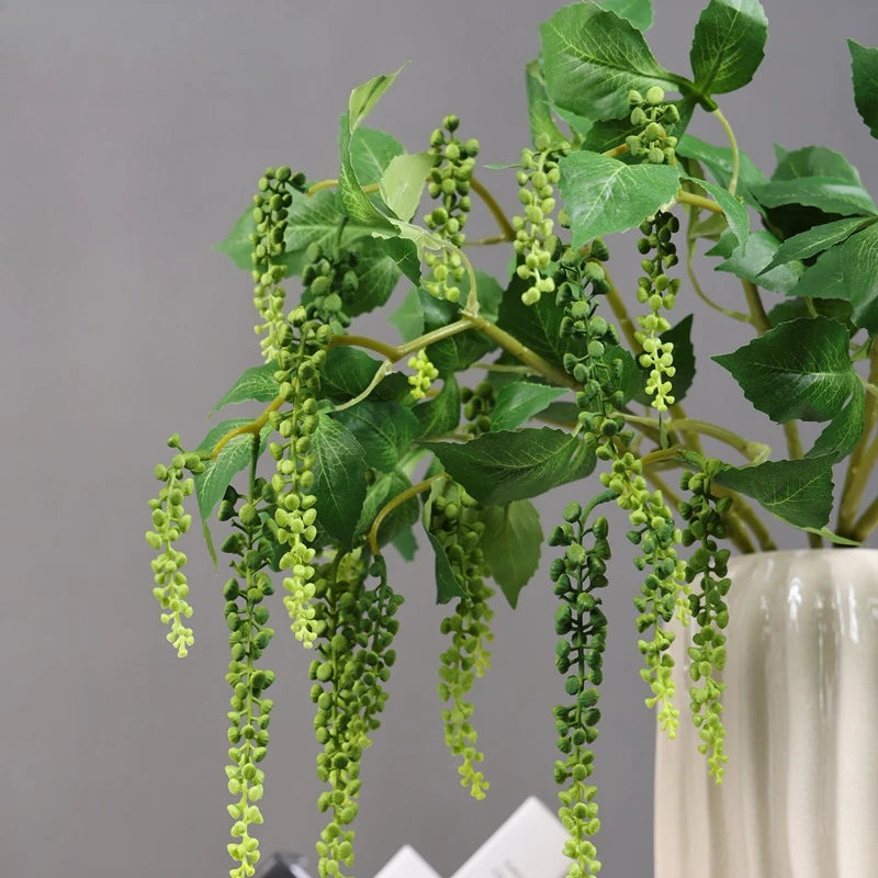 décoration intérieure plante artificielle orchidée rouge verte blanche modernes vase bois