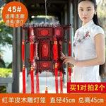 lanterne traditionnelle chinoise bois sculpté rouge décorative pompon fête mariage jardin