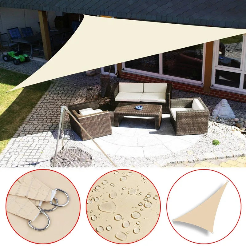 Voile d'ombrage triangle imperméable blanche installée sur une terrasse moderne