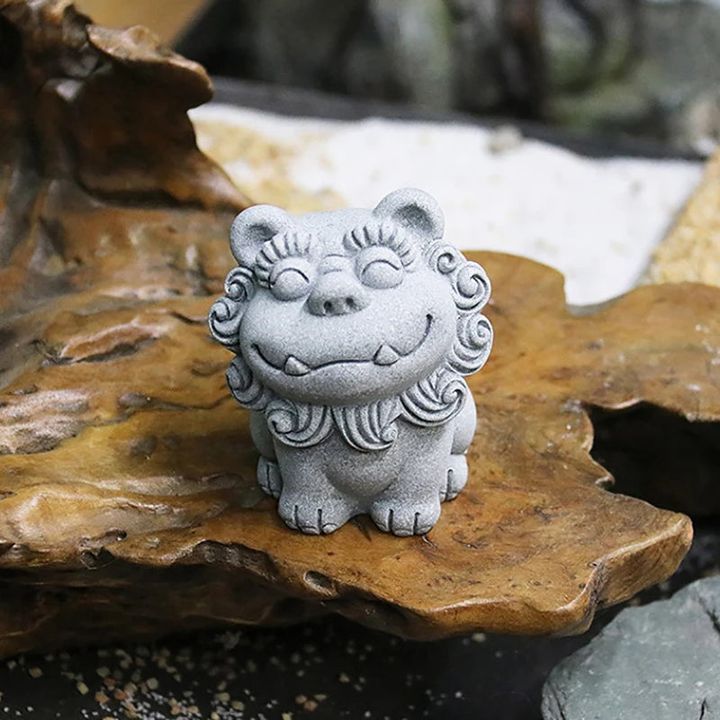 statues lions gris texture sculptée motifs floraux japonais traditionnel shisa dimensions petites