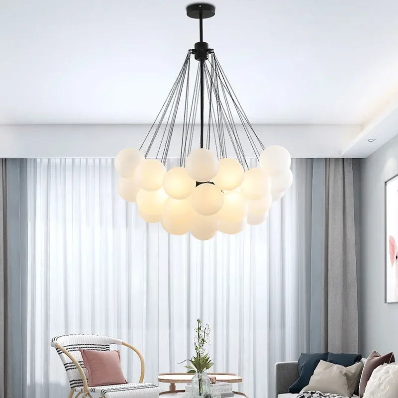 suspension lumineuse moderne boules sphériques blanc chaînes métalliques salon chambre principale étude