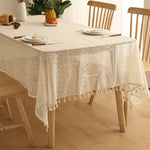 nappe rectangulaire beige dentelle fine motifs géométriques vintage tassellets blancs table hiver printemps été