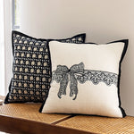 taies d'oreillers élégantes polyester chenille motif dentelle 45x45cm blanc noir decoration maison hospitalière