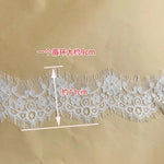 dentelle blanche fleurs franges broderie fine tissu polyester opaque mariage décoration textile