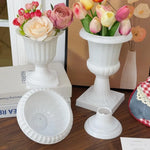 vase blanc classique plastique ridé fleurs artificielles décoration intérieure maison