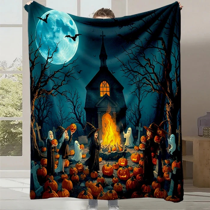 Une scène d'Halloween nocturne avec une pleine lune, des fantômes, des citrouilles et un feu de joie devant une église sombre.