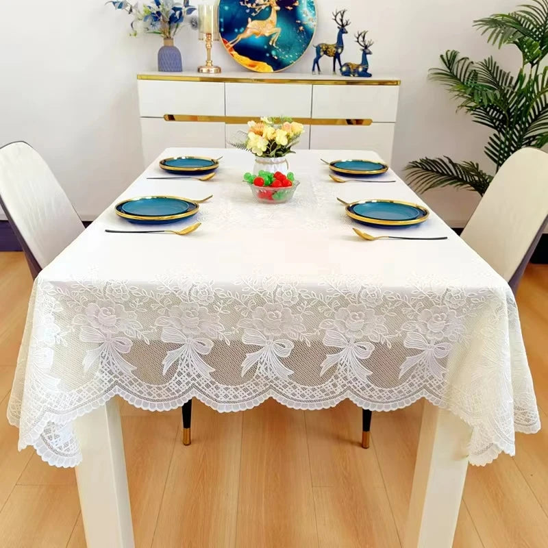 nappe table dentelle motif floral moderne semi transparente polyester coton blanc crème assiettes couverts