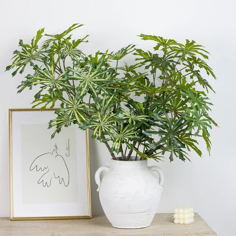 plante artificielle feuilles palmées vertes contemporaine décoration intérieure maison verte claire imitation cuir opaque