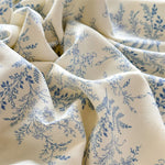 drap housse lit élastique motif fleurs feuilles beige bleu clair classique romantique coton