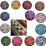 serviettes table traditionnelles broderie florale rouge noir blanc vert bleu violet 13x13cm