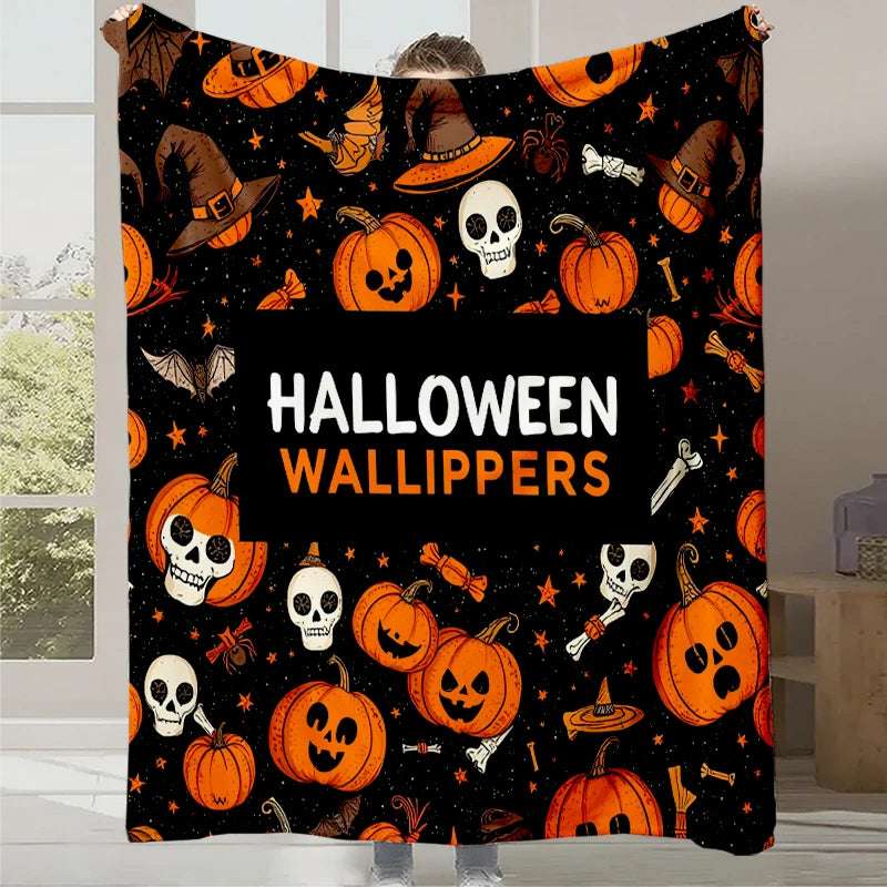 Couverture noire avec des motifs de citrouilles, de crânes et d'autres symboles d'Halloween, illustrant une collection d'arrière-plans d'écran pour la période d'Halloween.