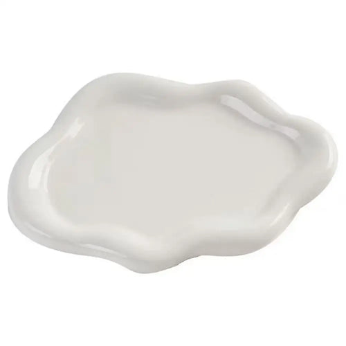 assiettes bijoux blanc argentées moderne élégantes rangement céramique opaques blanches boucles oreilles métal étiquette