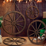 décoration rustique vintage roue chariot bois brun lignes noires métalliques suspension jardin festive western