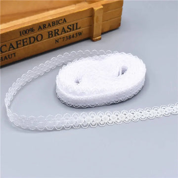 ruban dentelle brodée motif fleurs blanc couture mariage décoration tissu décoratif haut gamme