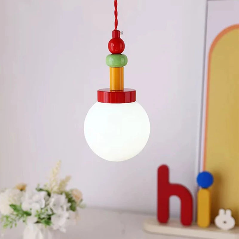 suspension moderne lampe verre colorées sphère translucide blanc rouge bleu jaune vert chambre enfants