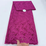 tissu dentelle coton blanc motifs floraux broderie strass robe couture luxe