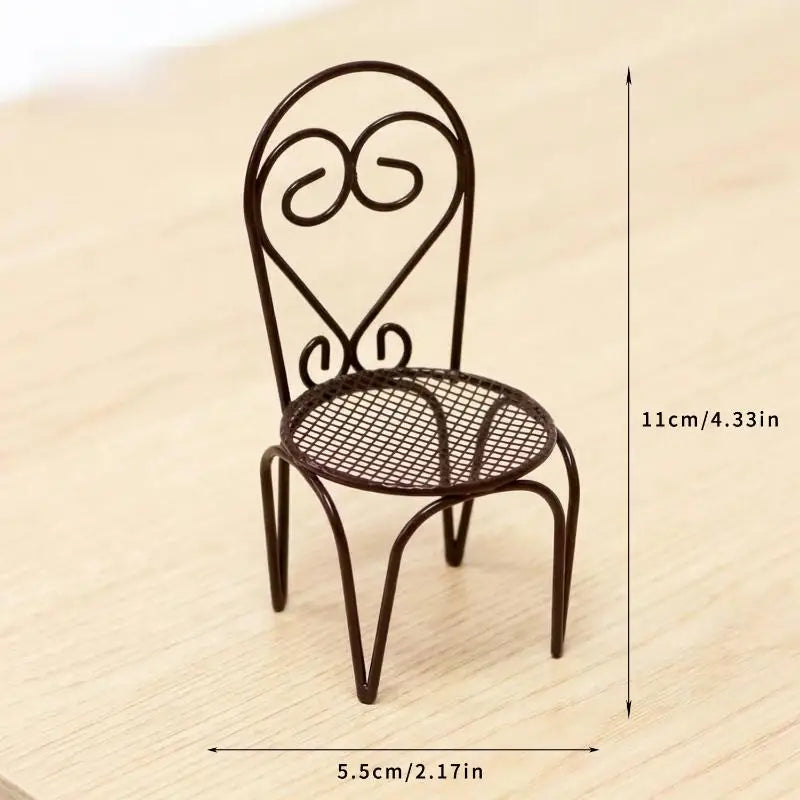 chaises table miniature métal grillagé vintage beige coussin serviette