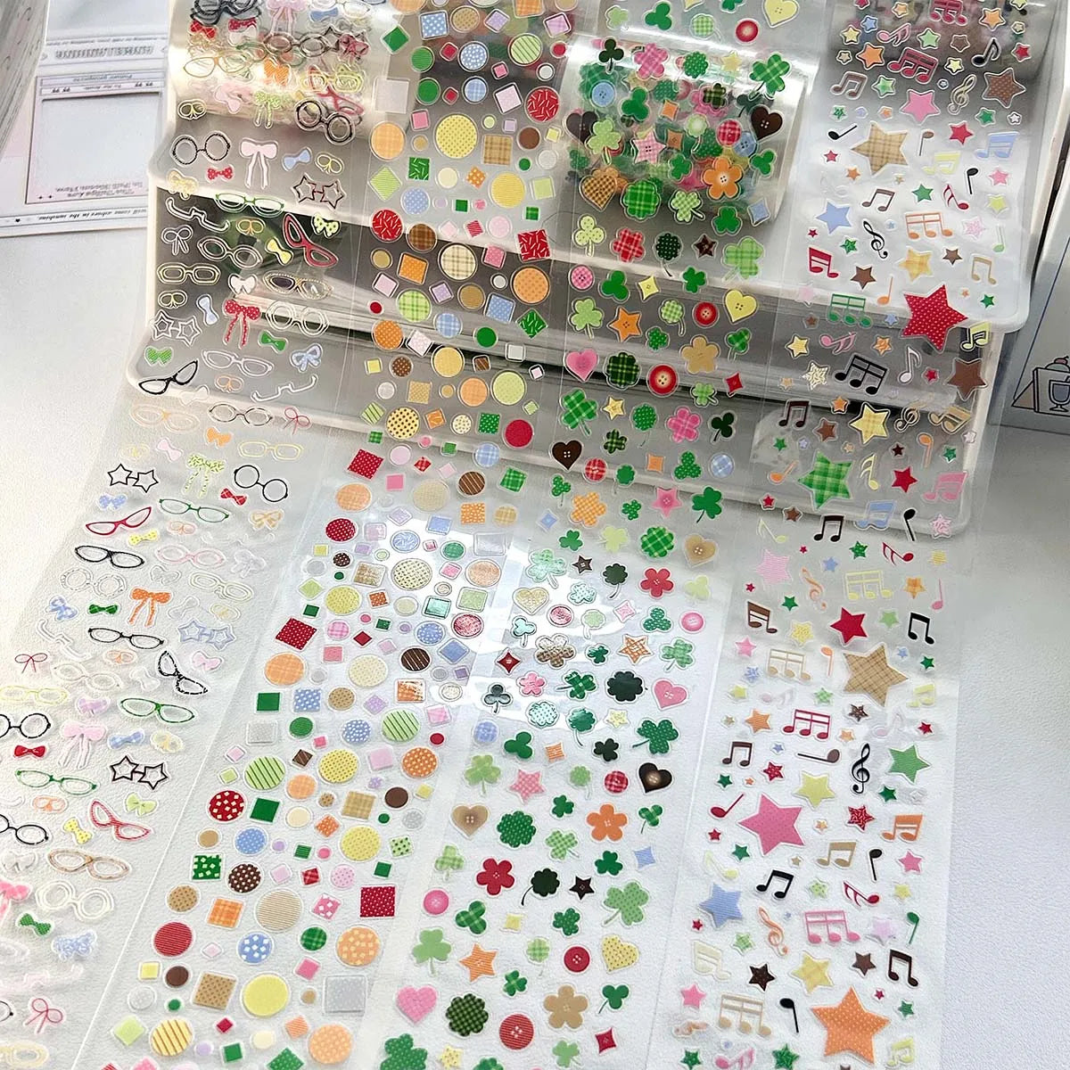 rubans autocollants transparents multicolores étoiles notes musicales cercles coeurs enfantins
