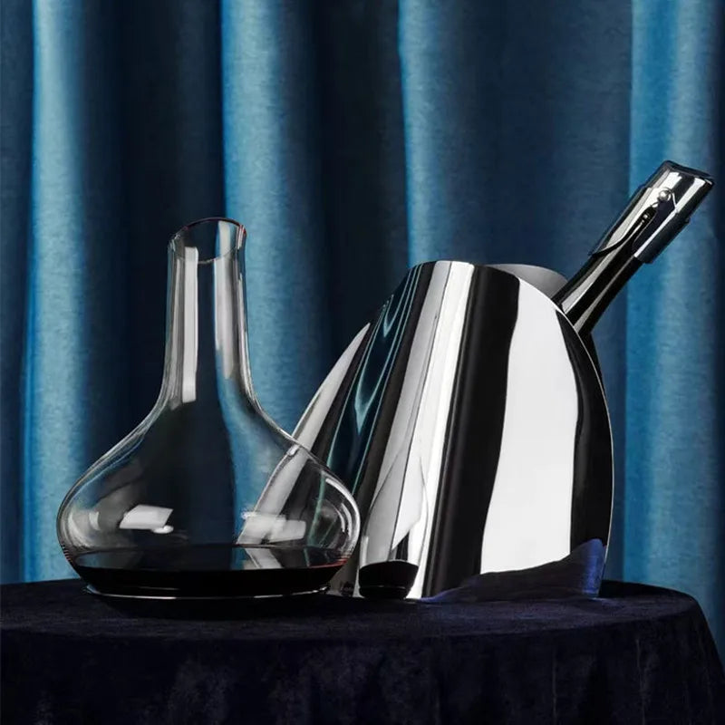 seau champagne métal argenté moderne vase table décorations fêtes tulipes fleurs bouteilles verres transparents