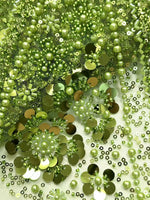tissu décoratif vert olive noir doré rose pâle sequins motifs floraux broderie luxueux élégant
