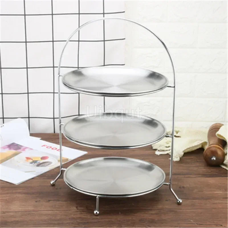 support desserts blanc doré vintage assiettes dentelle élégantes gâteaux crème glacée