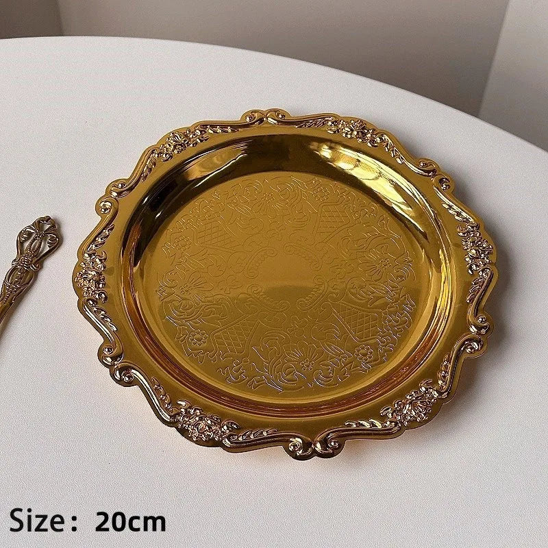 assiettes decoratives argent doré ornements floraux geometriques classiques table dessert bijoux
