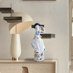 statuette féminine céramique émaillée robe élégante motifs floraux classique chapeau blanc bleu doré