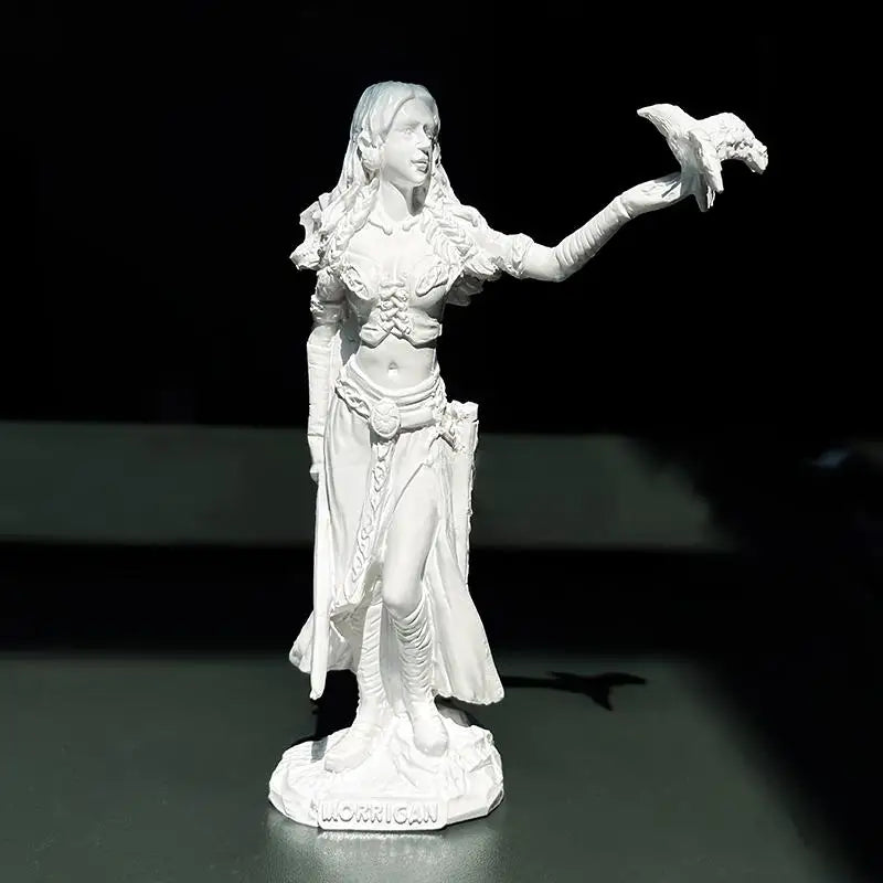 statue déesse Morrigan bronze oiseau épée inscription artisanale celtique decoration intérieure mystical beauté altaic