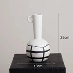 vase céramique rayures noires blanches moderne décoration intérieure arrangement fleurs artificielles minimaliste