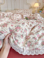 ensemble literie floral vintage housse couette taies d'oreiller fleurs roses vertes bordure dentelle blanc