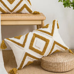 coussin décoratif boho chic blanc bleu marron beige doré motifs géométriques pompons coton