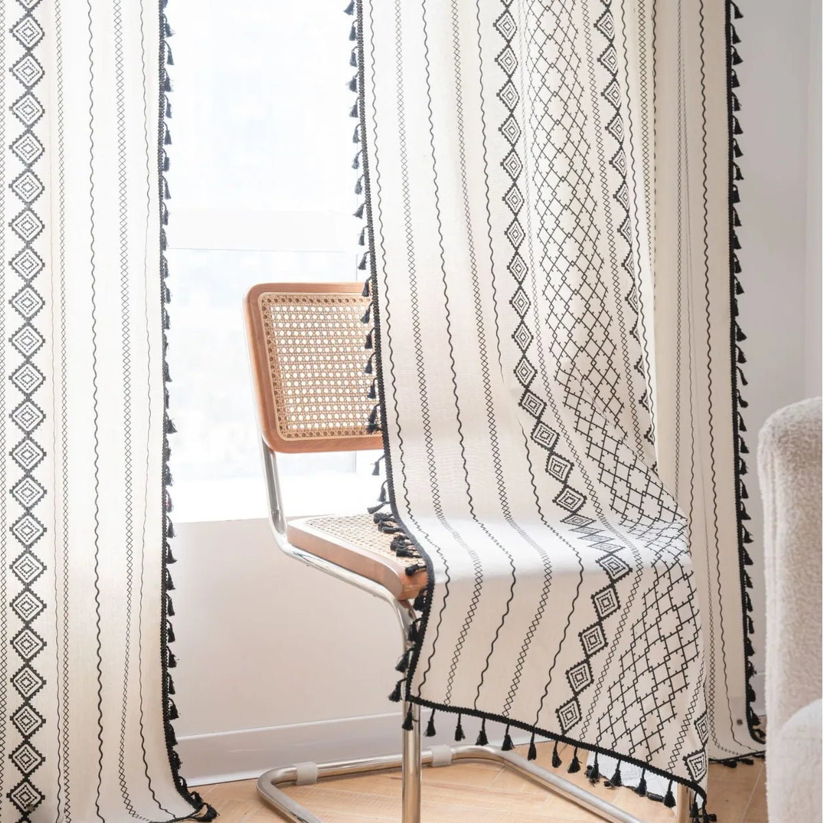 rideau boho chic motif géométrique franges noires coton opaque beige noir chambre salon