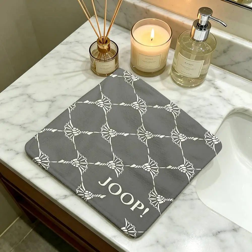 serviette toilette gris motif géométrique moderne crochets salle bain cuisine