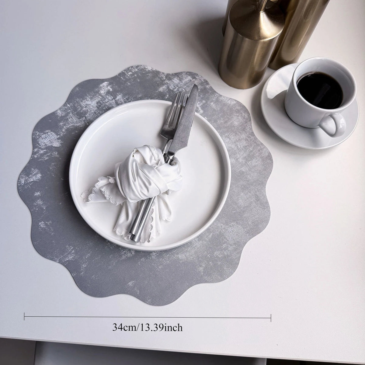 serviettes table moderne gris vert marron beige rose texture grunge élégant assiettes fourchettes tasses