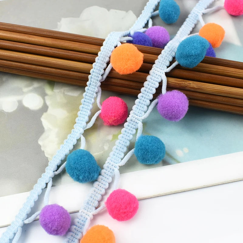 rubans décoratifs pompons couleur mariage décoration textile maison couture artisanale DIY crafting accessoires trims