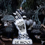 ornements céramique moderne sculpture main pistolet fleur contemporain gothique tatouage floraliaux socle carré